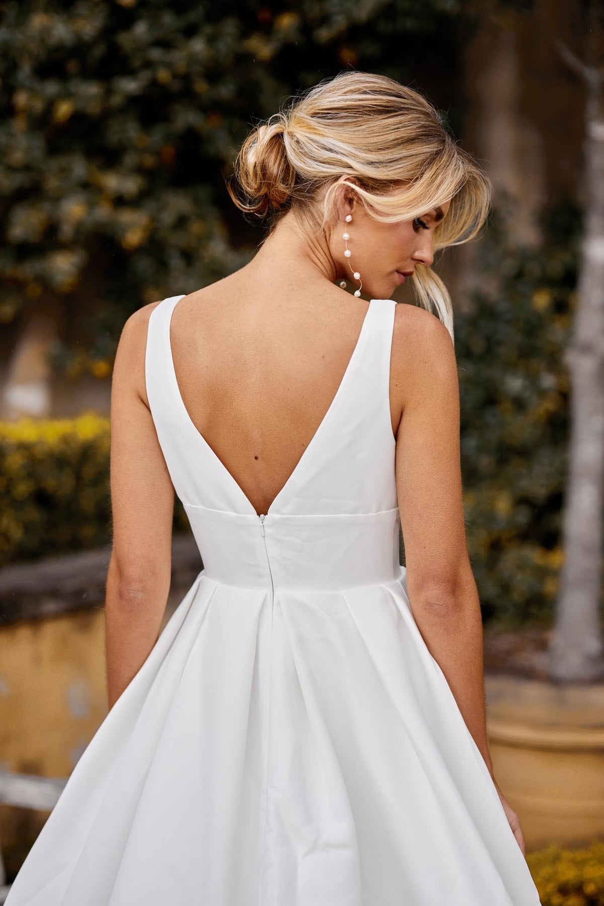 V Shape Open Back Design of Ivory White Satin Wedding Gown with V Neckline, A-line Skirt and Front Slit